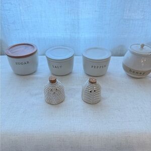 Full set of kitchen items